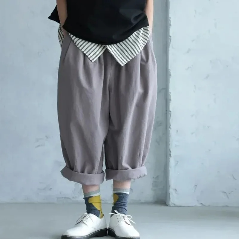グレー